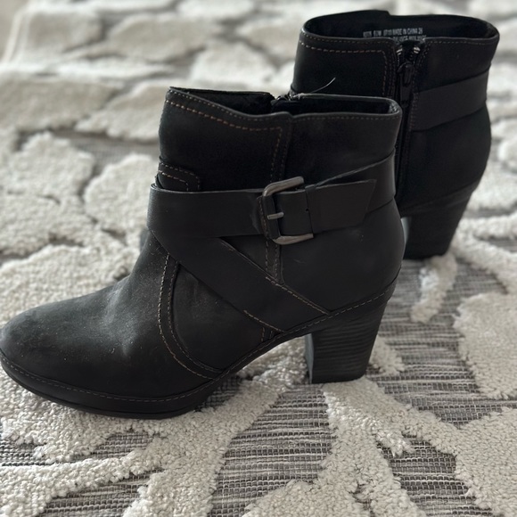 Clark Bootie Black/Suede Size 6.5 W - Picture 2 of 4